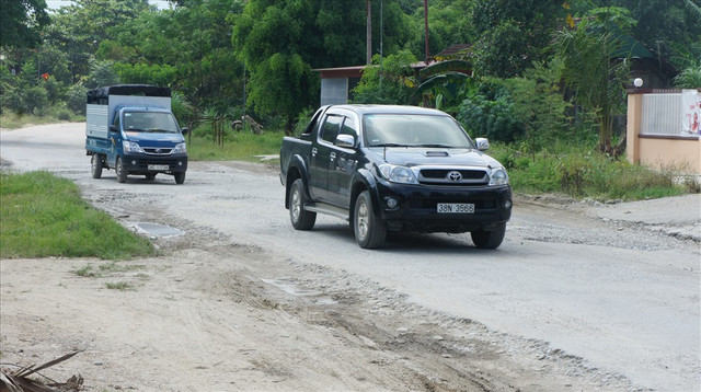 Tuyến đường đẹp bậc nhất Việt Nam hư hỏng nặng - Hình 4 Tuyen duong dep bac nhat Viet Nam hu hong nang-Hinh-4