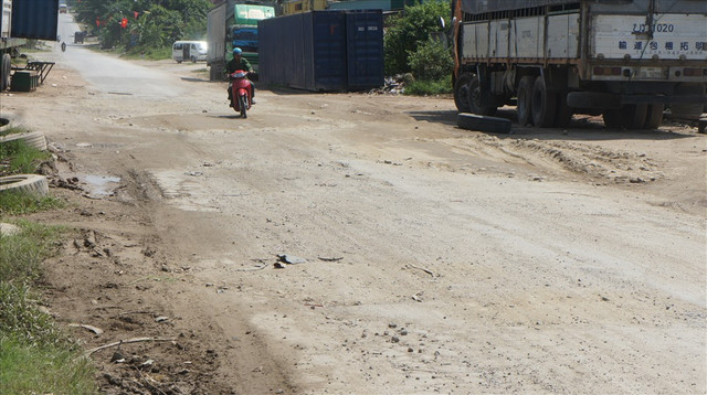 Tuyến đường đẹp bậc nhất Việt Nam hư hỏng nặng - Hình 3 Tuyen duong dep bac nhat Viet Nam hu hong nang-Hinh-3