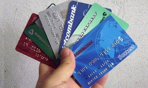 Có đến 50% số thẻ ngân hàng được phát hành hiện nay là thẻ “chết” hay thẻ “ngủ đông”. (Ảnh: KT) Có đến 50% số thẻ ngân hàng được phát hành hiện nay là thẻ “chết” hay thẻ “ngủ đông”. (Ảnh: KT)