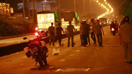Đang chạy xe trên QL1A, nam thanh niên bị đạn bắn vào đầu - Hình 2 Dang chay xe tren QL1A, nam thanh nien bi dan ban vao dau-Hinh-2