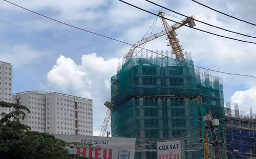 Hiện trường sự cố gãy cần cẩu xảy ra tại công trình dự án Topaz Elite do Vạn Thái Land làm chủ đầu tư.