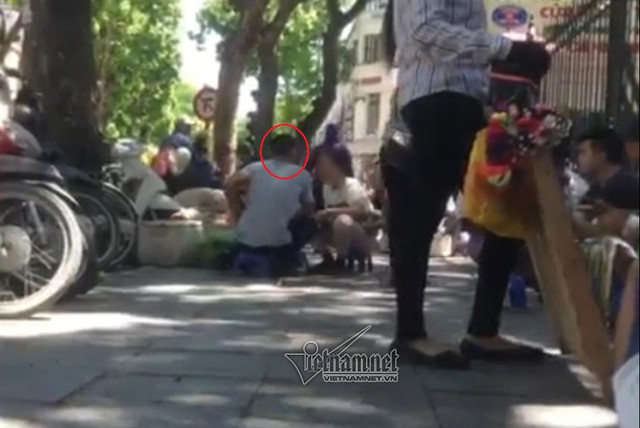 "Cò" Nam trao đổi với phóng viên. "Cò" Nam trao đổi với phóng viên.