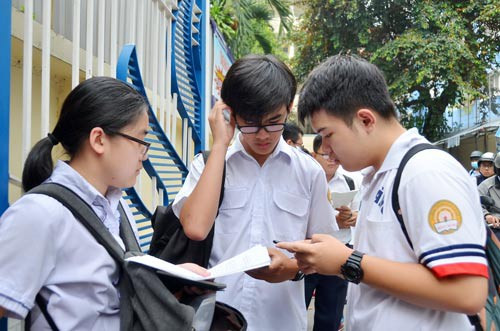 Hơn 3.000 thí sinh vừa tham dự kỳ thi vào lớp 10 Trường THPT Năng khiếu - ĐHQG TP HCM ngày 28-5. Ảnh: TẤN THẠNH Hơn 3.000 thí sinh vừa tham dự kỳ thi vào lớp 10 Trường THPT Năng khiếu - ĐHQG TP HCM ngày 28-5. Ảnh: TẤN THẠNH