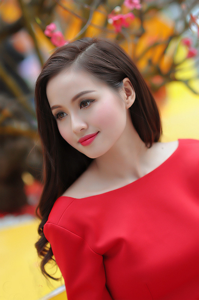 1. Đại gia Ngọc Thành - chồng Tâm Tít Tâm Tít là cái tên không còn xa lạ với khán giả Việt nhiều năm nay. Sinh năm 1989, là hotgirl nổi tiếng đời đầu Hà thành, Tâm Tít sở hữu nhan sắc xinh đẹp, dịu dàng và mau chóng được giới trẻ dành nhiều yêu mến. Cô cũng được biết đến với nhiều vai trò như ca sĩ, VJ, diễn viên. Ảnh: 24h.com.vn. 1. Đại gia Ngọc Thành - chồng Tâm Tít Tâm Tít là cái tên không còn xa lạ với khán giả Việt nhiều năm nay. Sinh năm 1989, là hotgirl nổi tiếng đời đầu Hà thành, Tâm Tít sở hữu nhan sắc xinh đẹp, dịu dàng và mau chóng được giới trẻ dành nhiều yêu mến. Cô cũng được biết đến với nhiều vai trò như ca sĩ, VJ, diễn viên. Ảnh: 24h.com.vn.