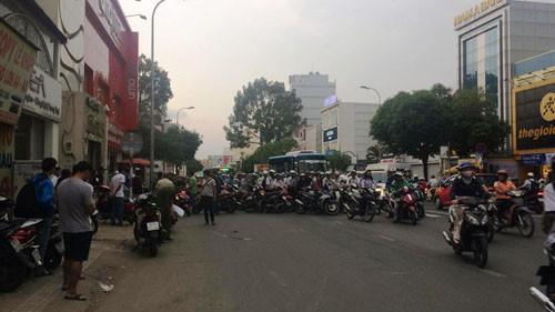 Dam chet nguoi o TPHCM sau va cham giao thong, ra Ha Noi…dau thu-Hinh-2