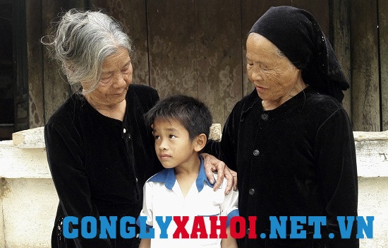 Chuyện cổ tích của hai người phụ nữ chung chồng suốt nửa thế kỷ - Hình 3 Chuyen co tich cua hai nguoi phu nu chung chong suot nua the ky-Hinh-3