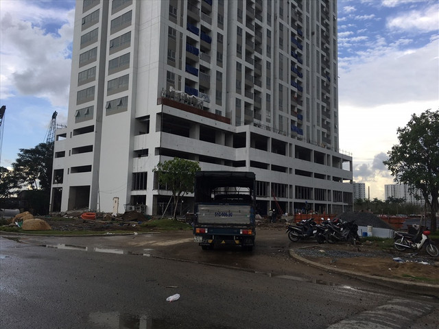 Lô đất có vị trí rất đắc địa, gần cầu Phú Mỹ, kề sát sông Sài Gòn. Ảnh: Lao động Lô đất có vị trí rất đắc địa, gần cầu Phú Mỹ, kề sát sông Sài Gòn. Ảnh: Lao động