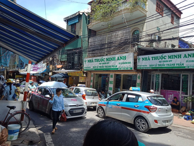 Taxi hoạt động trước viện Nhi Taxi hoạt động trước viện Nhi