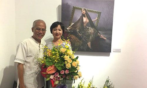 Bà Quách Thị Mộng Hà - vợ nhiếp ảnh gia Dương Quốc Định. Bà Quách Thị Mộng Hà - vợ nhiếp ảnh gia Dương Quốc Định.