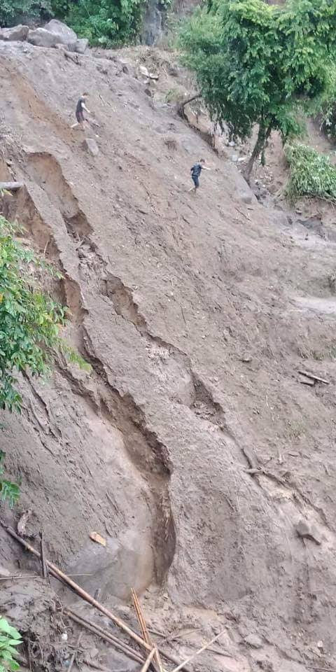 Sạt lở đất ở Lai Châu: 12 người chết và mất tích - Hình 5 Sat lo dat o Lai Chau: 12 nguoi chet va mat tich-Hinh-5