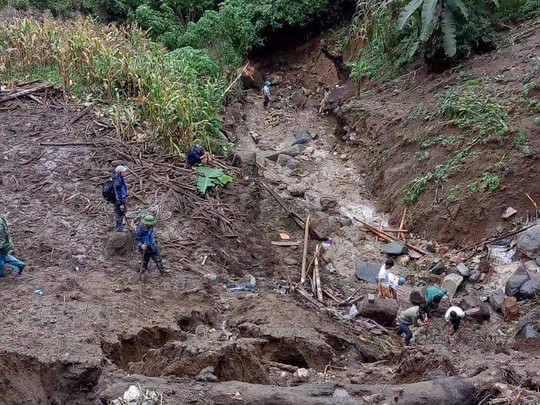 Sạt lở đất ở Lai Châu: 12 người chết và mất tích - Hình 2 Sat lo dat o Lai Chau: 12 nguoi chet va mat tich-Hinh-2