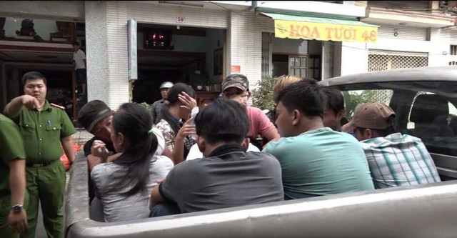 Tóm hơn 60 người nghi dùng ma túy ở loạt khách sạn ở TP HCM Tom hon 60 nguoi nghi dung ma tuy o loat khach san o TP HCM