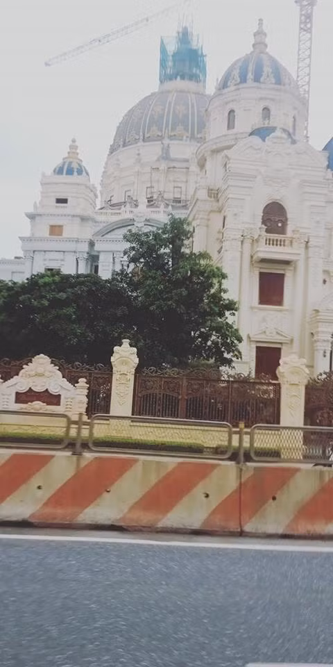 Phat sot voi toa lau dai 