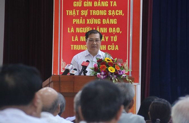 Ông Huỳnh Đức Thơ, Chủ tịch UBND thành phố Đà Nẵng giải đáp một số thắc mắc của cử tri quận Thanh Khê. Ông Huỳnh Đức Thơ, Chủ tịch UBND thành phố Đà Nẵng giải đáp một số thắc mắc của cử tri quận Thanh Khê.