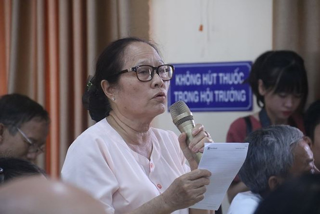 Cử tri Nguyễn Thị Tam trình bày ý kiến tại buổi tiếp xúc. Cử tri Nguyễn Thị Tam trình bày ý kiến tại buổi tiếp xúc.