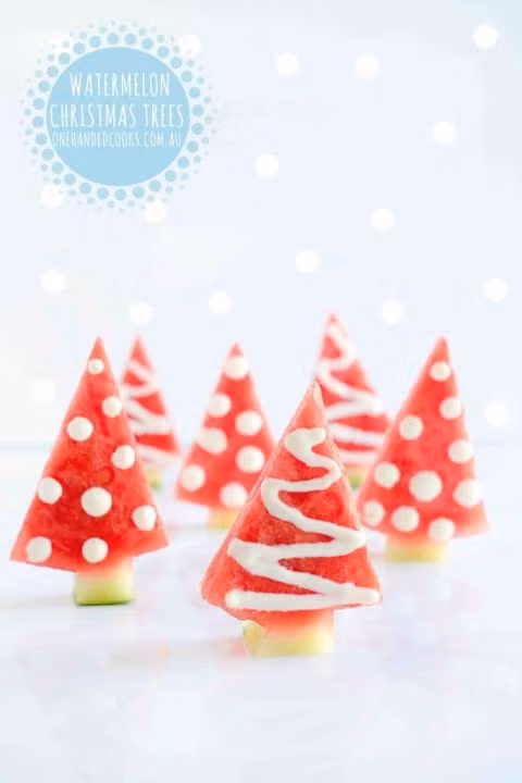 Với một số nguyên liệu đơn giản trong bếp, các mẹ có thể tự làm các món ăn vặt chủ đề Giáng sinh cực hấp dẫn cho bé yêu. Ảnh: WD.