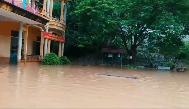 Hòa Bình: Sạt lở đất do mưa lũ, cháu bé 2 tuổi tử vong Hoa Binh: Sat lo dat do mua lu, chau be 2 tuoi tu vong
