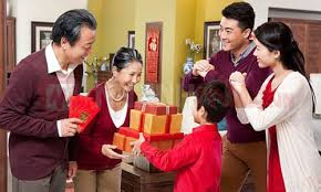 Do không biết cân đối tài chính mà nhiều gia đình lâm vào cảnh "cháy ví" khi chưa hết Tết. Ảnh: I.T Do không biết cân đối tài chính mà nhiều gia đình lâm vào cảnh "cháy ví" khi chưa hết Tết. Ảnh: I.T
