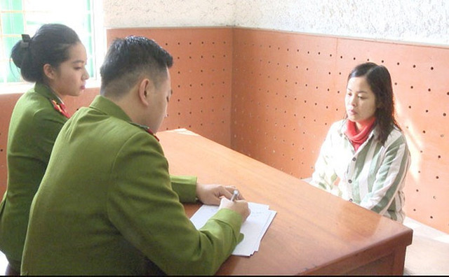 Lê Thị Thúy Hằng tại cơ quan công an. Lê Thị Thúy Hằng tại cơ quan công an.