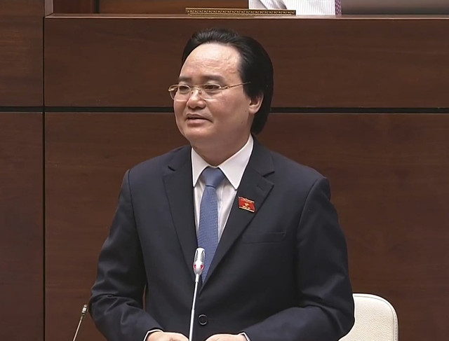 Bộ trưởng GD&ĐT Phùng Xuân Nhạ. Bộ trưởng GD&ĐT Phùng Xuân Nhạ.