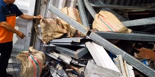 Khoi to vu an 100 banh cocaine trong container thep Pomina