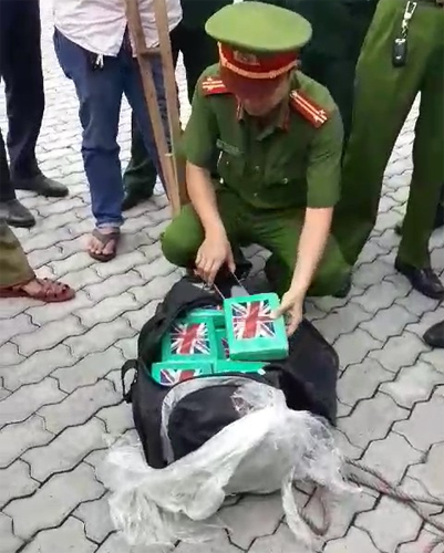 Khởi tố vụ án 100 bánh cocaine trong container thép Pomina - Hình 2 Khoi to vu an 100 banh cocaine trong container thep Pomina-Hinh-2