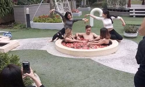 “Lạc trôi“ của Sơn Tùng M-TP trong đề thi và sân trường “Lac troi“ cua Son Tung M-TP trong de thi va san truong
