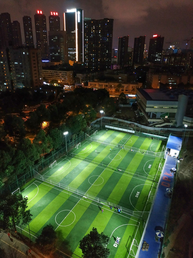 Màu sắc trong bức ảnh được tái hiện rõ ràng, tương phản tốt, cân bằng trắng chuẩn. Màu sắc trong bức ảnh được tái hiện rõ ràng, tương phản tốt, cân bằng trắng chuẩn.