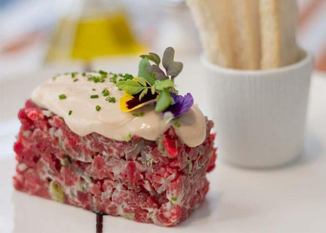 MiM Hotel phục vụ những món ăn kiểu Âu với chất lượng tuyệt vời và vẻ ngoài hoàn hảo. MiM Hotel phục vụ những món ăn kiểu Âu với chất lượng tuyệt vời và vẻ ngoài hoàn hảo.