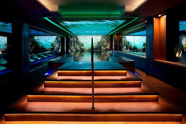 Ngoài bể bơi trên sân thượng, khách sạn còn có một bể bơi lung linh không kém ngay trong nhà. Ngoài bể bơi trên sân thượng, khách sạn còn có một bể bơi lung linh không kém ngay trong nhà.