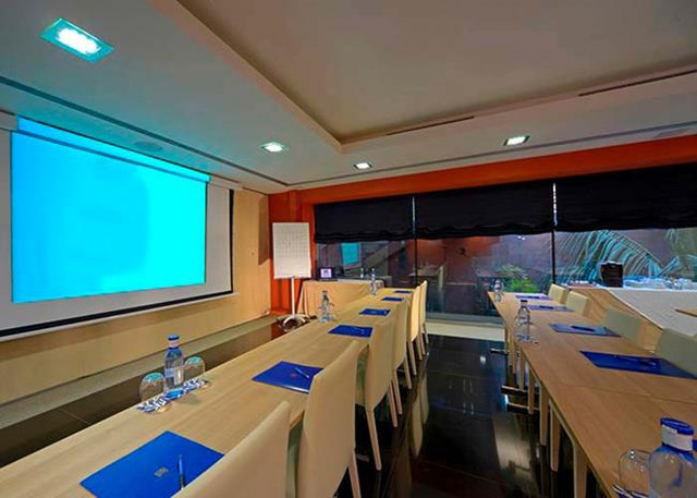 Phòng họp với đầy đủ trang thiết bị hiện đại. Phòng họp với đầy đủ trang thiết bị hiện đại.