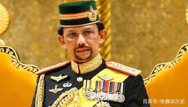 Chân dung quốc vương Brunei - Hassanal Bolkiah Mu'izzaddin Waddaulah.