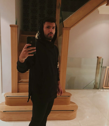Sergio Agüero dùng iPhone 8 Plus. Sergio Agüero dùng iPhone 8 Plus.