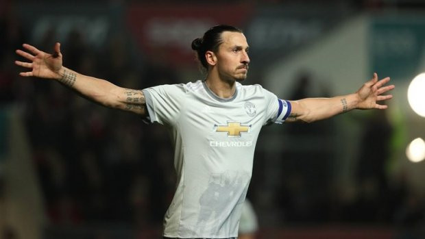 Zlatan Ibrahimovic từng chia sẻ mình có sử dụng một chiếc iPhone vào cuối năm ngoài. Tuy nhiên, đầu năm nay, cầu thủ nổi tiếng này đã chuyển sang dùng series Samsung Galaxy của Samsung sau khi trời thành đại diện thương hiệu này tại khu vực Bắc Âu. Zlatan Ibrahimovic từng chia sẻ mình có sử dụng một chiếc iPhone vào cuối năm ngoài. Tuy nhiên, đầu năm nay, cầu thủ nổi tiếng này đã chuyển sang dùng series Samsung Galaxy của Samsung sau khi trời thành đại diện thương hiệu này tại khu vực Bắc Âu.