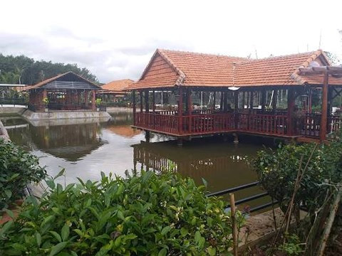 Kon Tum: Vợ cán bộ Cục thuế xây công trình khủng trên đất nông nghiệp Kon Tum: Vo can bo Cuc thue xay cong trinh khung tren dat nong nghiep