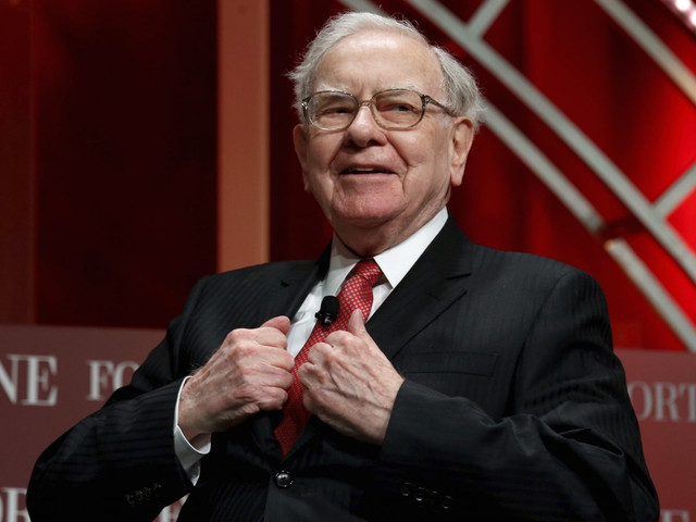 Warren Buffett, chủ tịch và CEO của Berkshire Hathaway sở hữu khoảng 93 tỷ USD. Warren Buffett, chủ tịch và CEO của Berkshire Hathaway sở hữu khoảng 93 tỷ USD.