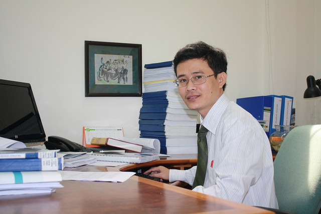TS Đỗ Thiên Anh Tuấn: "Về mặt kỹ thuật thì lẽ ra Coca-Cola Việt Nam đã phải phá sản Tuy nhiên, thay vì đóng cửa hay thu hẹp quy mô hoạt động, năm 2014 Coca-Cola tiếp tục đầu tư thêm 210 triệu USD để mở rộng kinh doanh ở Việt Nam". TS Đỗ Thiên Anh Tuấn: "Về mặt kỹ thuật thì lẽ ra Coca-Cola Việt Nam đã phải phá sản Tuy nhiên, thay vì đóng cửa hay thu hẹp quy mô hoạt động, năm 2014 Coca-Cola tiếp tục đầu tư thêm 210 triệu USD để mở rộng kinh doanh ở Việt Nam".