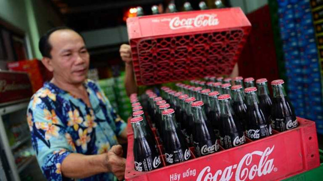 Sau nhiều nỗ lực đấu tranh của phía Việt Nam, đến năm 2013 Coca-Cola Việt Nam đã bắt đầu báo lãi và nộp thuế thu nhập doanh nghiệp cho Chính phủ Việt Nam. Ảnh minh họa. Sau nhiều nỗ lực đấu tranh của phía Việt Nam, đến năm 2013 Coca-Cola Việt Nam đã bắt đầu báo lãi và nộp thuế thu nhập doanh nghiệp cho Chính phủ Việt Nam. Ảnh minh họa.