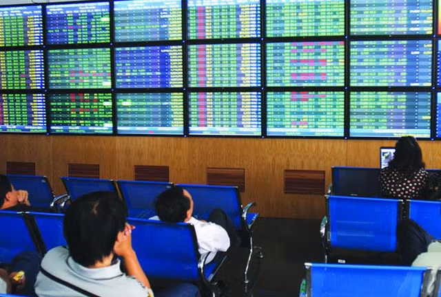 Bà Đỗ Thị Cẩm Thúy đã dùng 29 tài khoản liên tục mua bán thao túng giá cổ phiếu SPI. Ảnh minh họa.