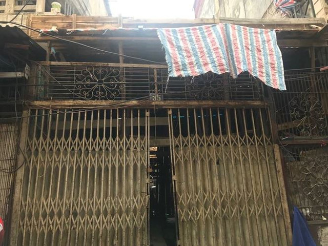 Các công trình sai phép tại số 33 và số 35 phố Nguyễn Phúc Lai (phường Ô Chợ Dừa). Điều dư luận bức xúc, dù Thanh tra xây dựng thừa nhận công trình này vi phạm nhưng hiện vẫn chưa hề bị xử lý và đang tiến tục xây dựng ngày đêm. Các công trình sai phép tại số 33 và số 35 phố Nguyễn Phúc Lai (phường Ô Chợ Dừa). Điều dư luận bức xúc, dù Thanh tra xây dựng thừa nhận công trình này vi phạm nhưng hiện vẫn chưa hề bị xử lý và đang tiến tục xây dựng ngày đêm.