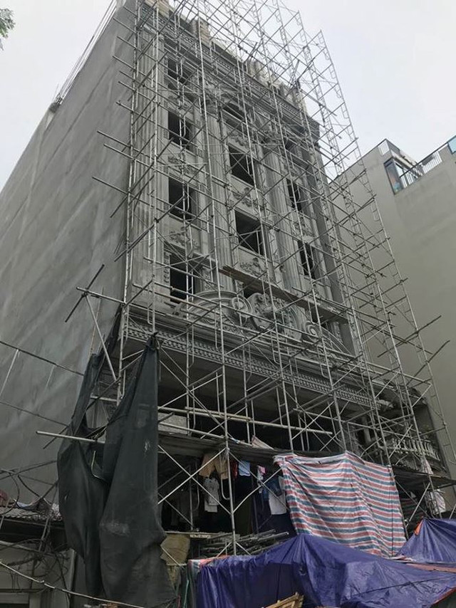 Công trình đang gấp rút hoàn thiện ở phố Hoàng Cầu Mới. Công trình đang gấp rút hoàn thiện ở phố Hoàng Cầu Mới.