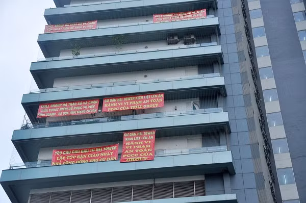 Cư dân yêu cầu chủ đầu tư sớm trả lại quỹ bảo trì và đóng cửa quán cafe Trill.