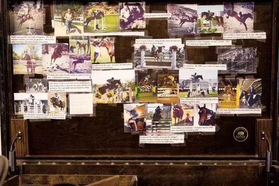 Ảnh chụp của khách hàng khi tới đây cưỡi ngựa và trải nghiệm cuộc sống quý tộc.