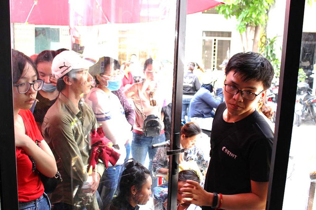 Người Sài Gòn xếp hàng mua sầu riêng, đặt cọc mới được mang về ăn - Hình 11 Nguoi Sai Gon xep hang mua sau rieng, dat coc moi duoc mang ve an-Hinh-11