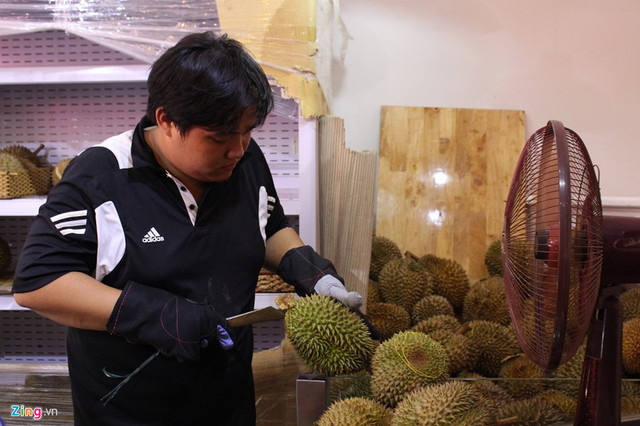 Nguoi Sai Gon xep hang mua sau rieng, dat coc moi duoc mang ve an-Hinh-3