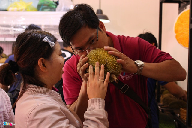 Nguoi Sai Gon xep hang mua sau rieng, dat coc moi duoc mang ve an-Hinh-6