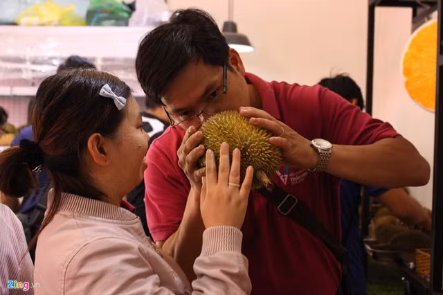 Nguoi Sai Gon xep hang mua sau rieng, dat coc moi duoc mang ve an-Hinh-6