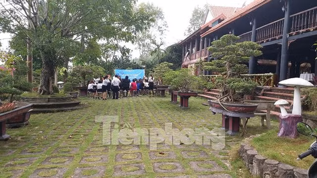 Không chỉ để tiếp khách, khu nhà sàn này còn là nơi thường xuyên tổ chức hội nghị, sự kiện của những mối quan hệ quen biết.