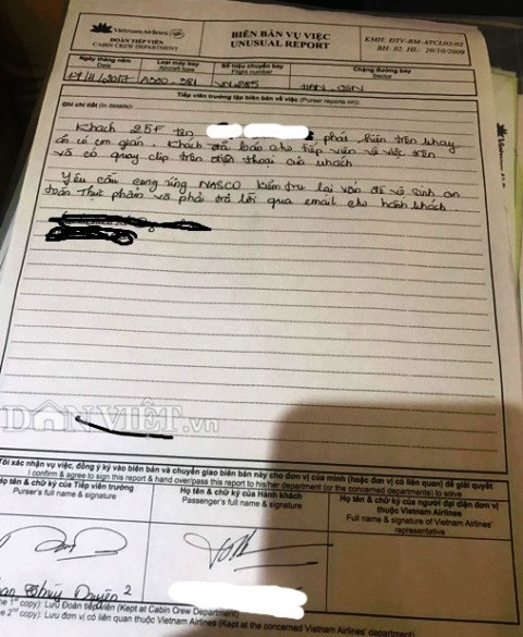 Biên bản của VietNam Airlines có chữ ký của tiếp viên trưởng khẳng định có con gián và đổ lỗi cho NASCO (Ảnh: Đ. Đ. H) Biên bản của VietNam Airlines có chữ ký của tiếp viên trưởng khẳng định có con gián và đổ lỗi cho NASCO (Ảnh: Đ. Đ. H)