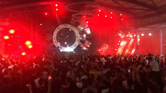 Tiệc thác loạn qua lời kể của cựu "dân bay" Tiec thac loan qua loi ke cua cuu